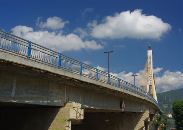 和田304不锈钢桥梁护栏：安全、耐用与美观的完美结合
