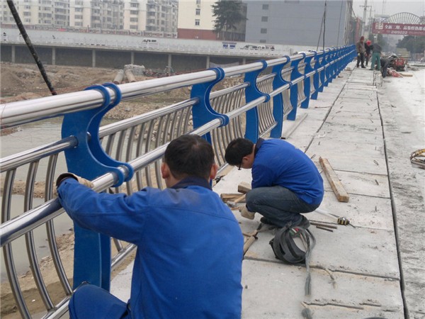 和田不锈钢桥梁护栏除锈维护的重要性及其方法
