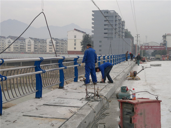 和田不锈钢复合管护栏常见问题及解决方案